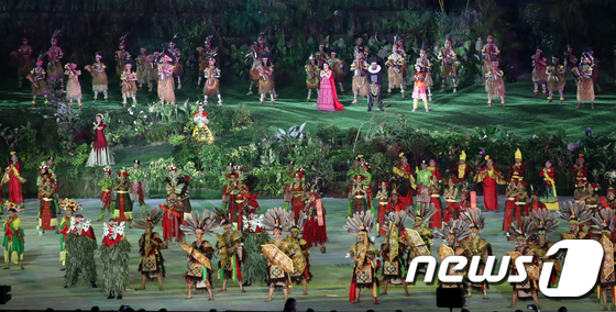 인도네시아 전통을 보여주는 오프닝 공연
