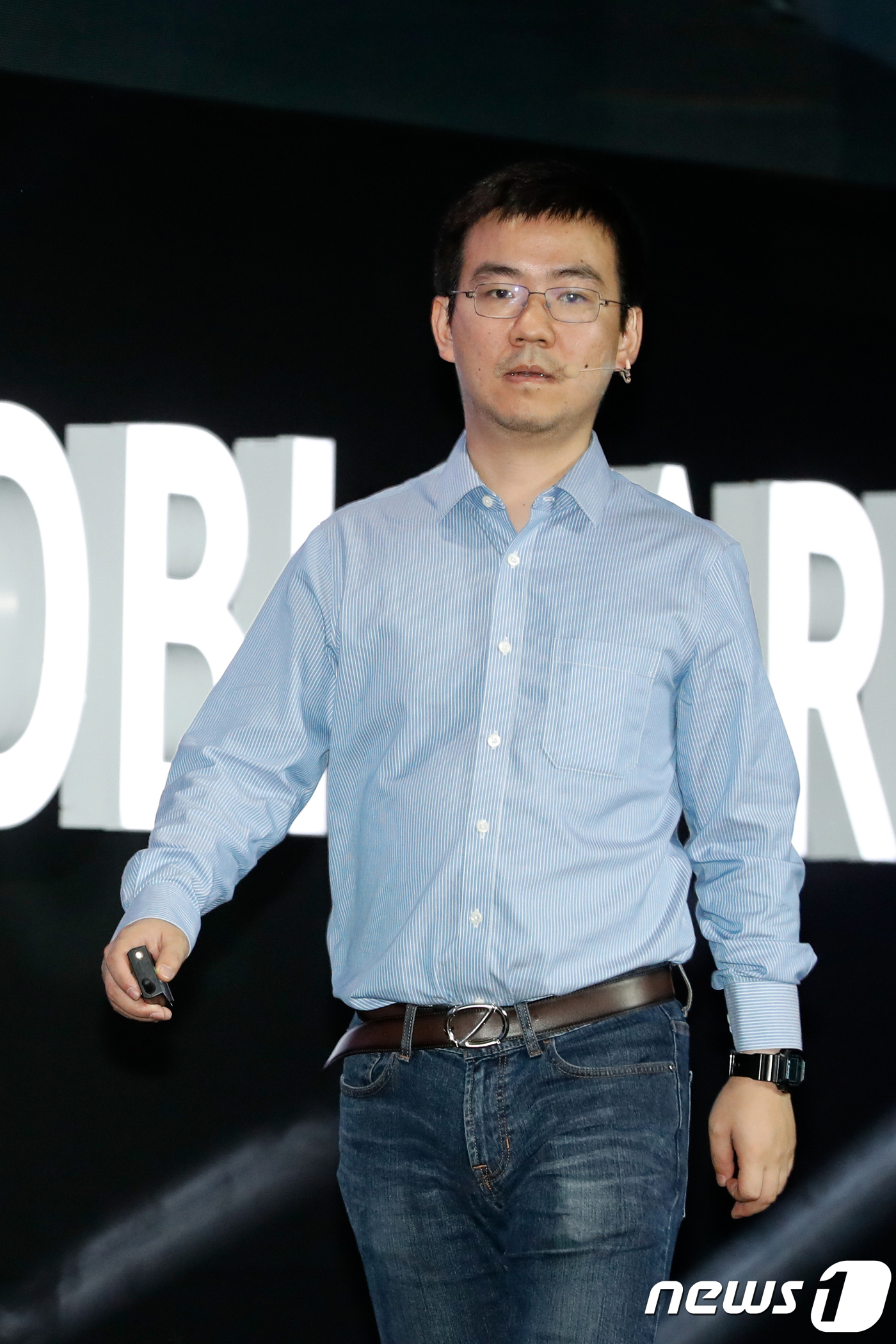 발표 준비하는 우지한 비트메인 창립자 - 뉴스1