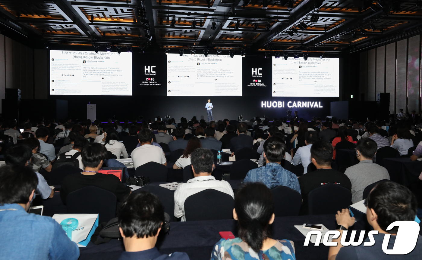 (서울=뉴스1) 이승배 기자 = 우지한(Jihan Wu) 비트메인 창립자가 2일 오후 서울 강남구 그랜드 인터컨티넨탈 서울 파르나스에서 열린 '후오비 카니발'에서 블록체인 업계의 …