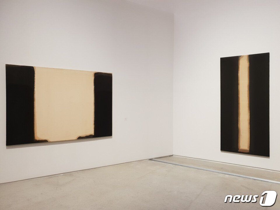 본문 이미지 - 윤형근 국립현대미술관 전시전경ⓒ News1