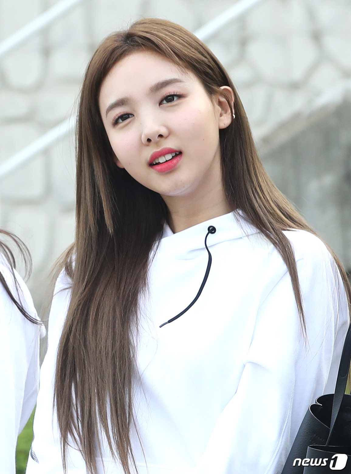 (고양=뉴스1) 권현진 기자 = 트와이스 나연이 20일 오전 고양체육관에서 열리는 MBC 추석특집 ‘2018 아이돌스타 육상 선수권대회’(아육대) 녹화에 참석해 포즈를 추하고 있다 …