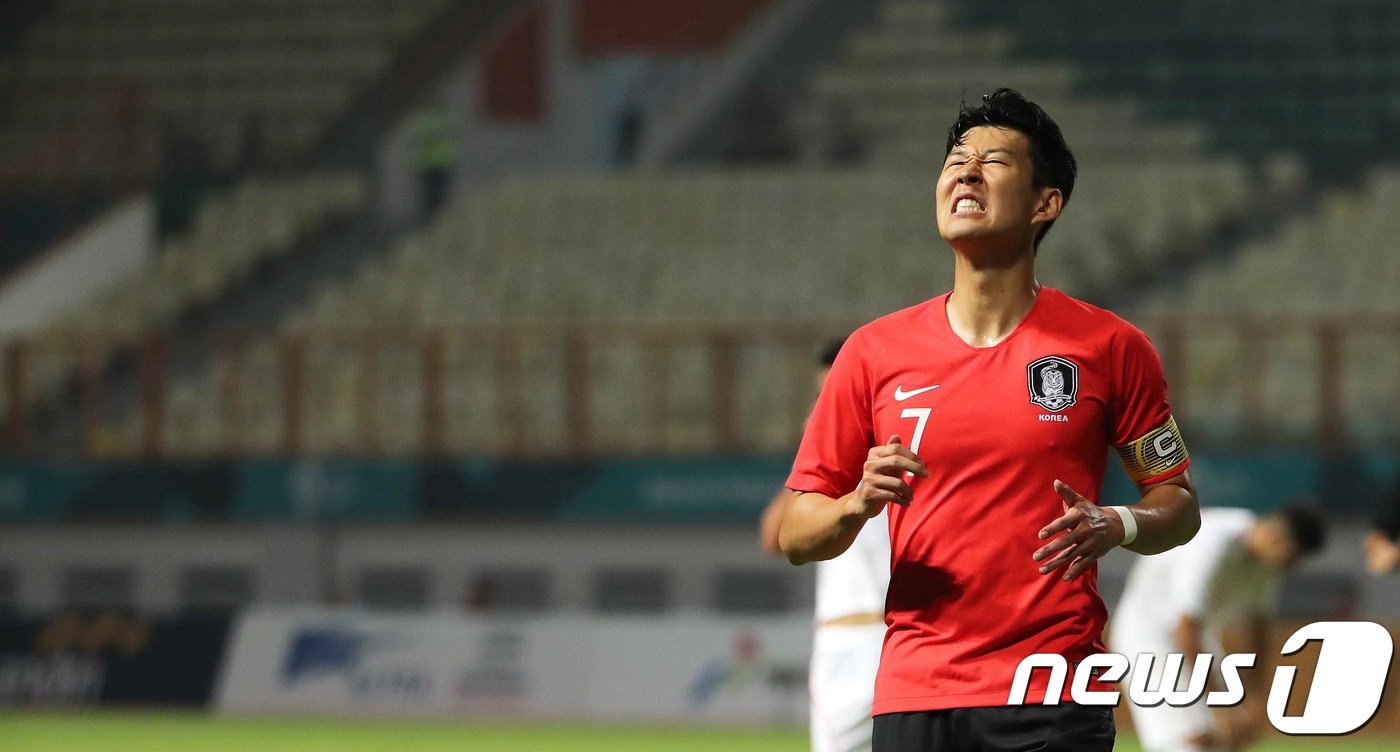 (치카랑(인도네시아)=뉴스1) 임세영 기자 = 23일 오후 인도네시아 자와바랏주 치카랑에 위치한 위바와 묵티 스타디움에서 열린 2018 자카르타·팔렘방 아시안게임 U-23 남자축구 …