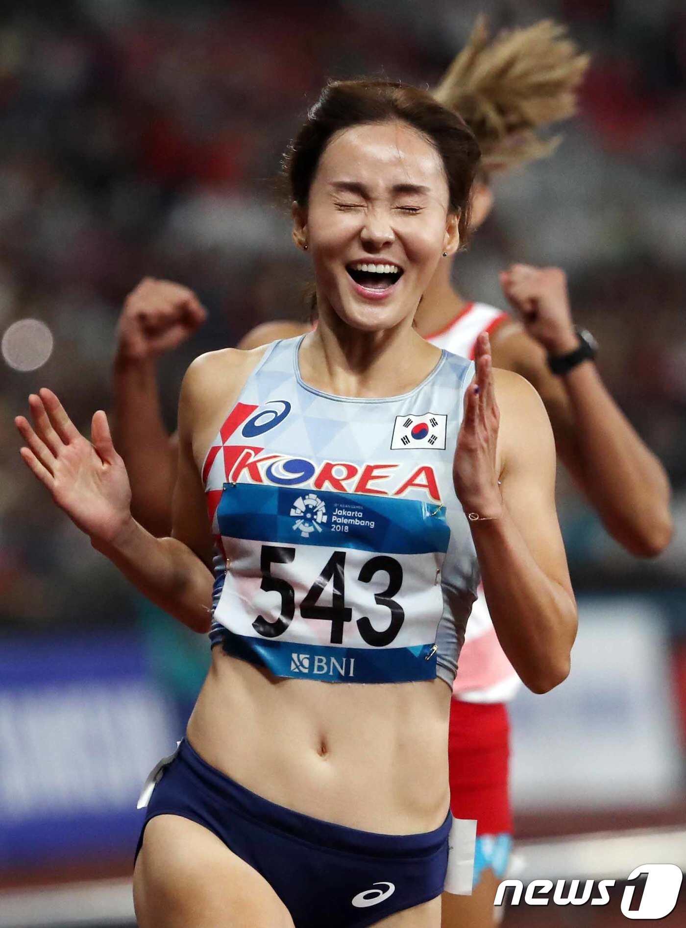 본문 이미지 - 육상 여자 국가대표 정혜림이 26일 인도네시아 자카르타 겔로라 붕 카르노(GBK) 스타디움에서 열린 2018 자카르타 팔렘방 아시안게임 여자 육상 100m 허들 결승전에서 1등으로 결승선을 통과 하며 기뻐하고 있다. 2018.8.26/뉴스1 ⓒ News1 김명섭 기자