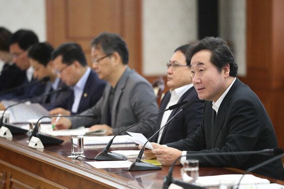 본문 이미지 - 이낙연 국무총리가 31일 서울 종로구 정부서울청사에서 열린 도시재생특별위원회에서 모두발언을 하고 있다. 2018.8.31/뉴스1 ⓒ News1 성동훈 기자