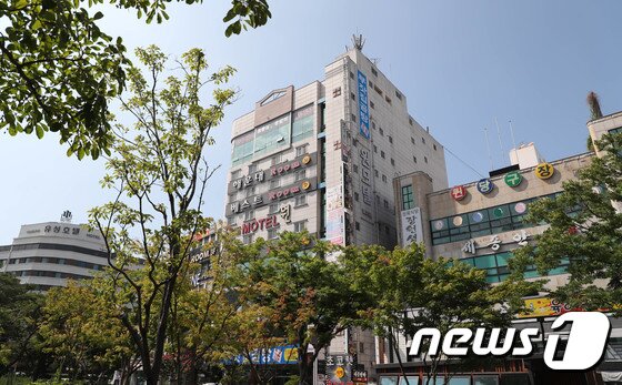 본문 이미지 - 1994년 제주도, 부산 해운대 등과 함께 가장 먼저 관광특구로 지정된 유성관광특구는 변화하는 관광 수요에 대처하지 못해 급격히 쇠퇴하고 있다. ⓒ News1