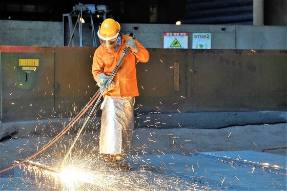 "이란, 철강 슬래브·철판 수출 금지"…아주스틸 상한가[핫종목]