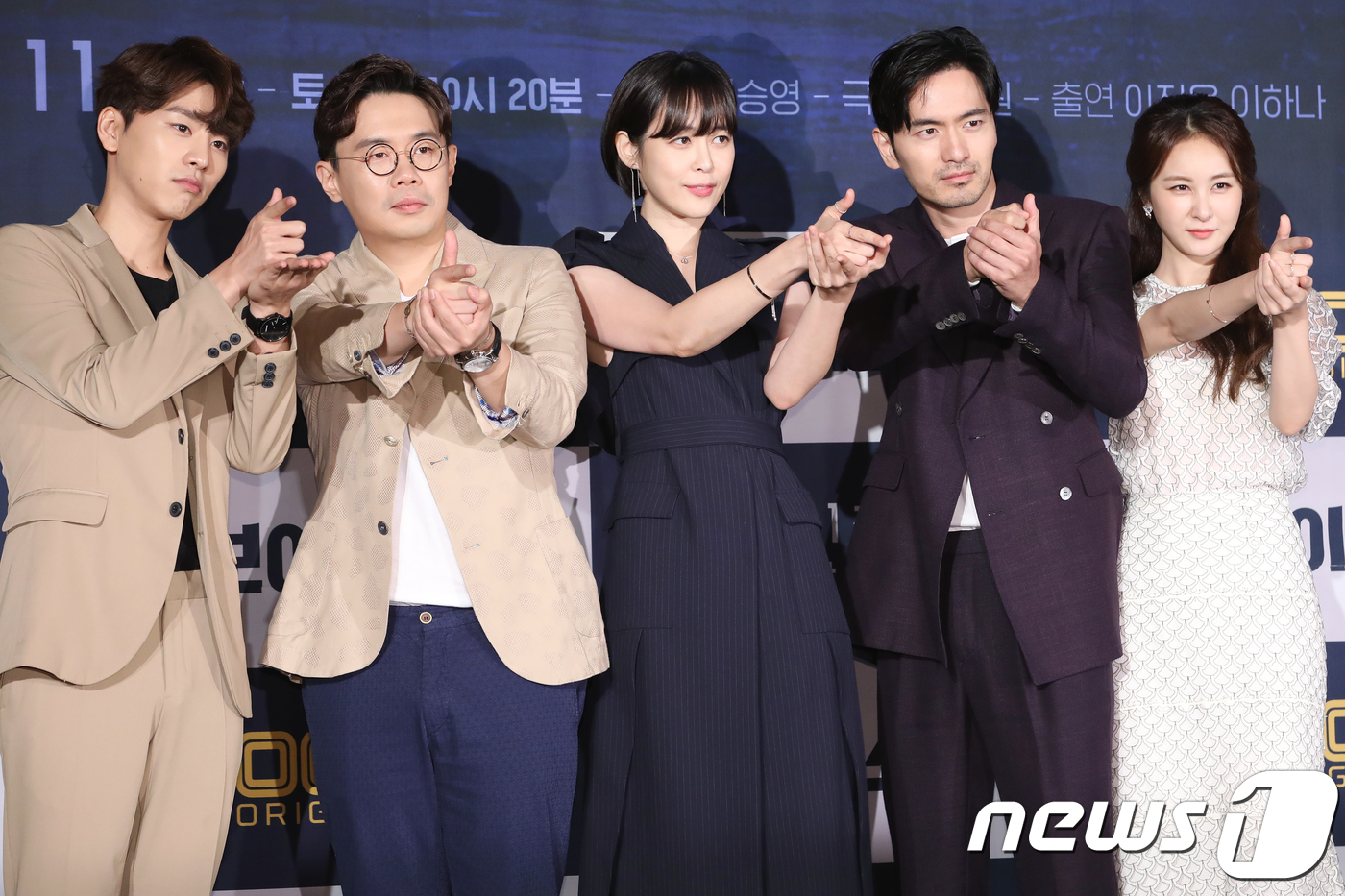 (서울=뉴스1) 강고은 에디터 = 배우 김우석(왼쪽부터), 안세하, 이하나, 이진욱, 손은서가 7일 오후 서울 영등포구 콘래드 서울에서 진행된 OCN 드라마 '보이스2' 제작발표회 …