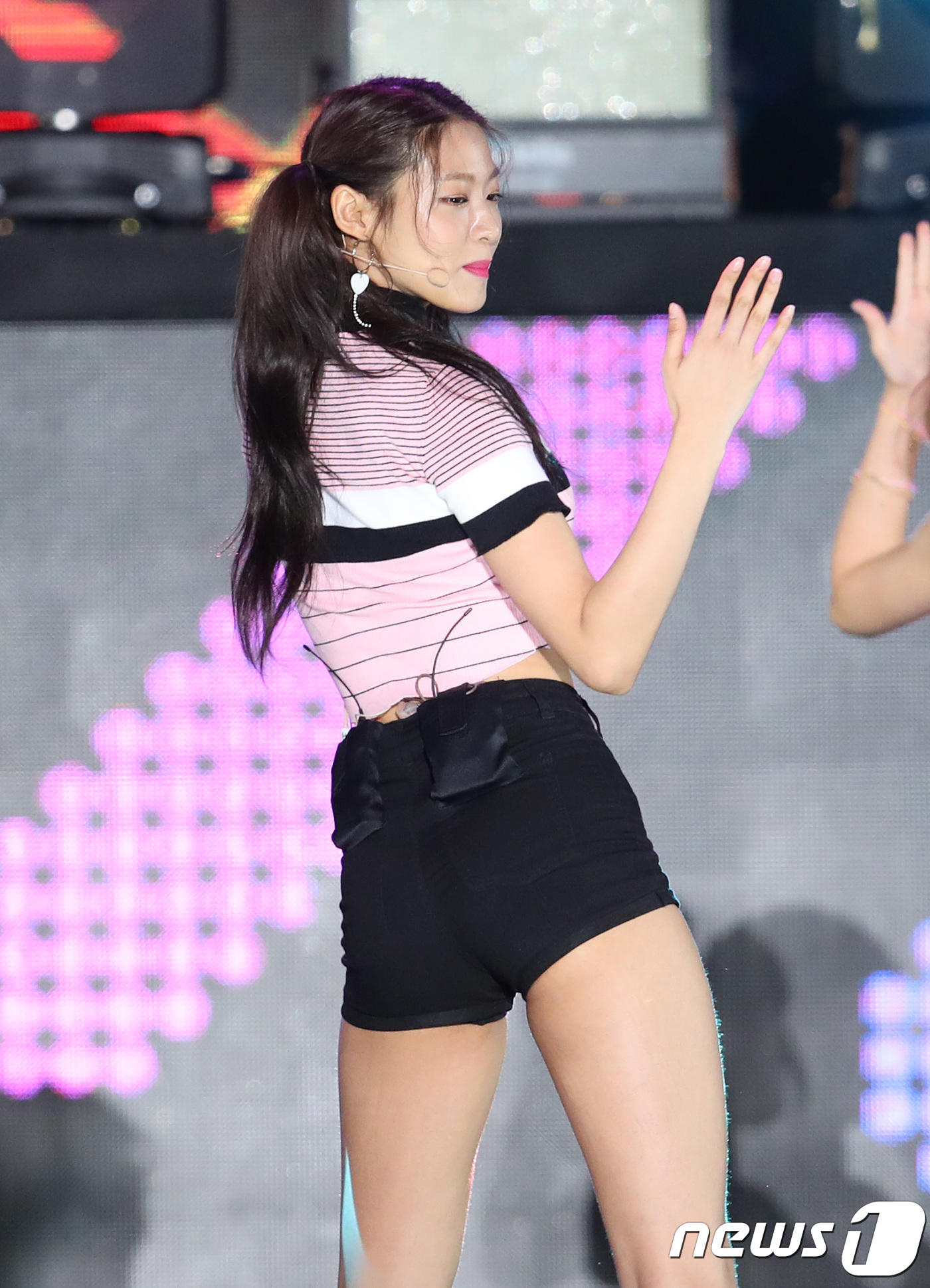 aoa 엉덩이 
