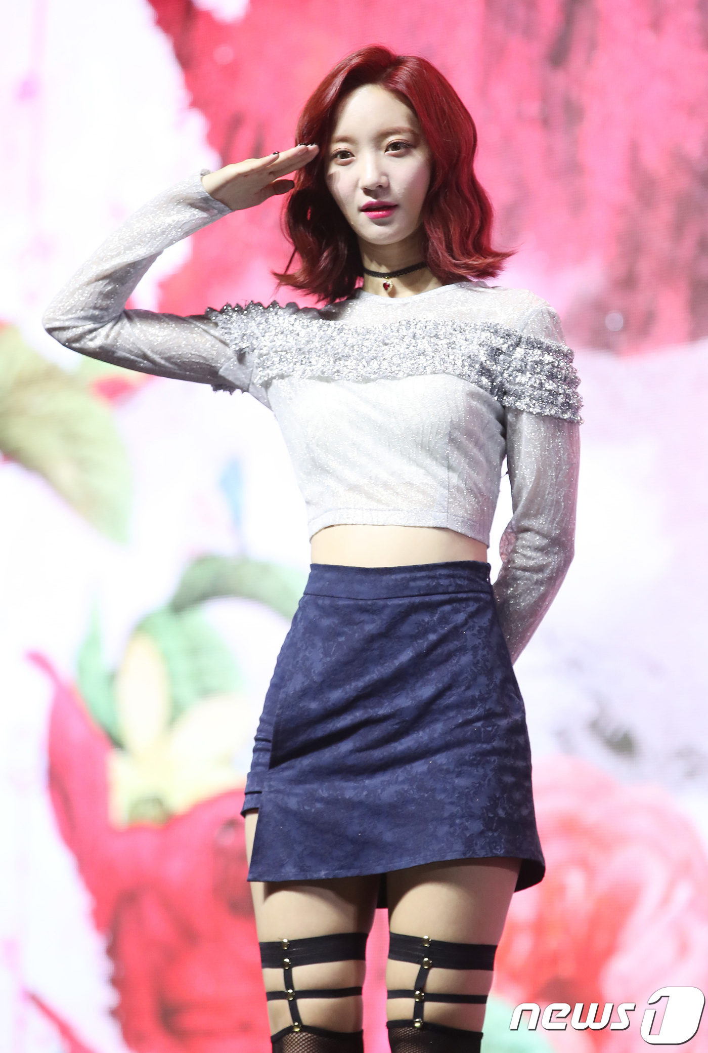 (서울=뉴스1) 권현진 기자 = 걸그룹 오마이걸 비니가 10일 오후 서울 광진구 예스24 라이브홀에서 열린 미니 6집 앨범 ‘리멤버 미(Remember me)’ 발매 기념 쇼케이스 …