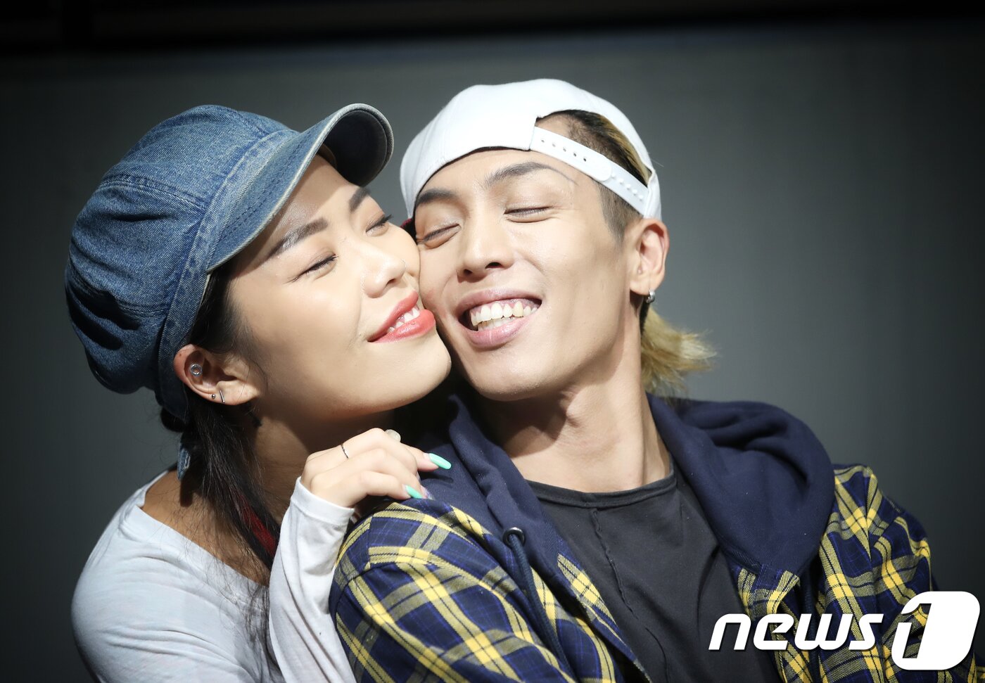 본문 이미지 - 안무가 마리(왼쪽)와 제이블랙 부부  ⓒ News1 권현진 기자