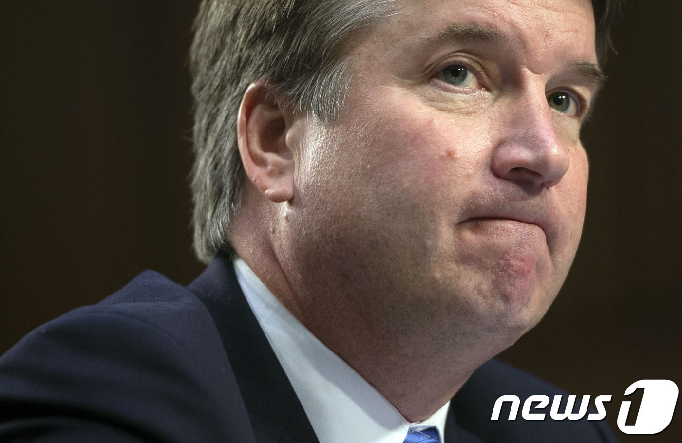 (워싱턴 AFP=뉴스1) 우동명 기자 = 브렛 캐버노 미국 연방대법관 지명자가 지난 5일(현지시간) 워싱턴 의휘의 상원 법사위원회 청문회에서 증언을 하는 모습이다. 캐버노 지명자의 …