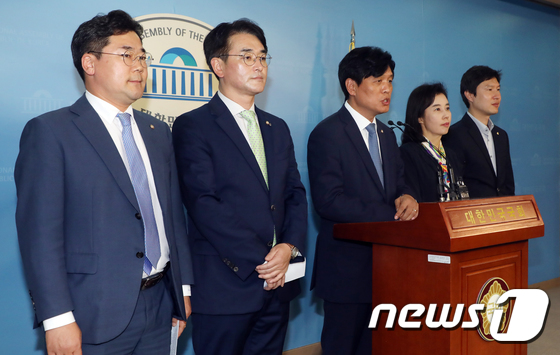 유은혜 장관 후보자 인사청문 협조 촉구하는 민주당 교육위원들