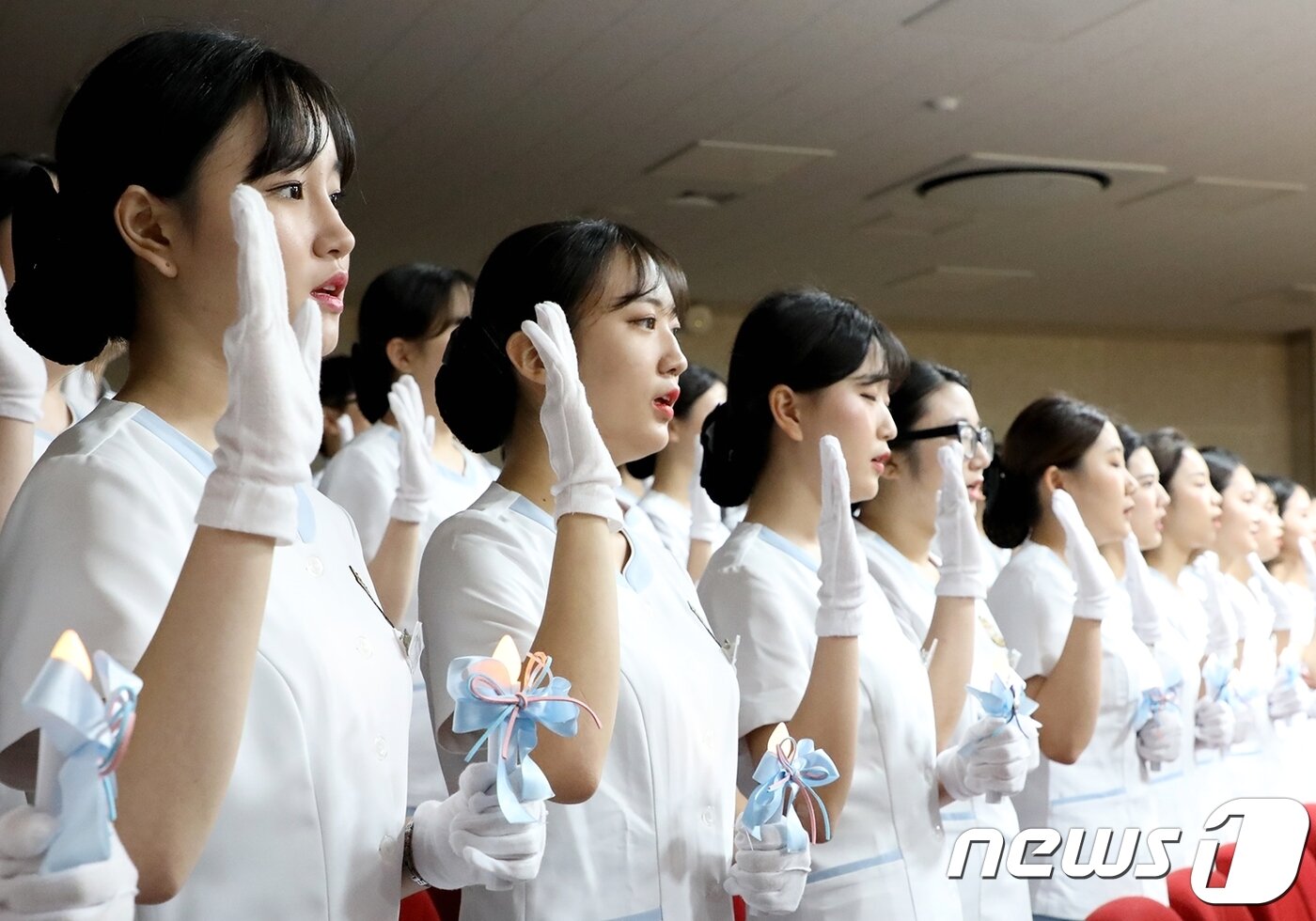 본문 이미지 - 충북보건과학대학교는 20일 나이팅게일 선서식을 했다.(충북보건과학대학교 제공).2018.9.20/뉴스1ⓒ News1 엄기찬 기자