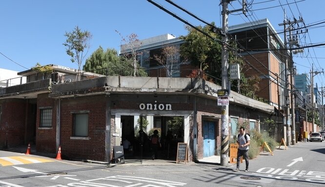 본문 이미지 - 카페 어니언 외관