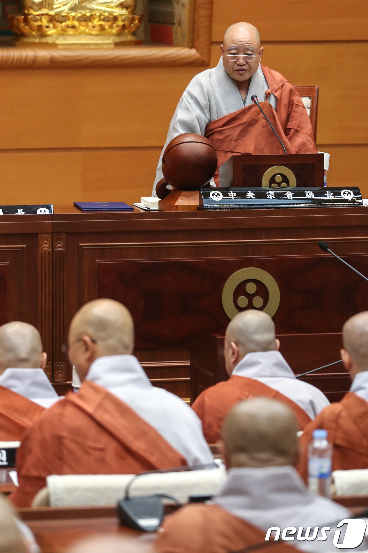 (서울=뉴스1) 성동훈 기자 = 6일 서울 종로구 한국불교역사문화기념관에서 열린 제212차 조계종 임시 중앙종회에서 중앙종회 의장 원행스님이 발언하고 있다.이번 임시회에서는 종회가 …