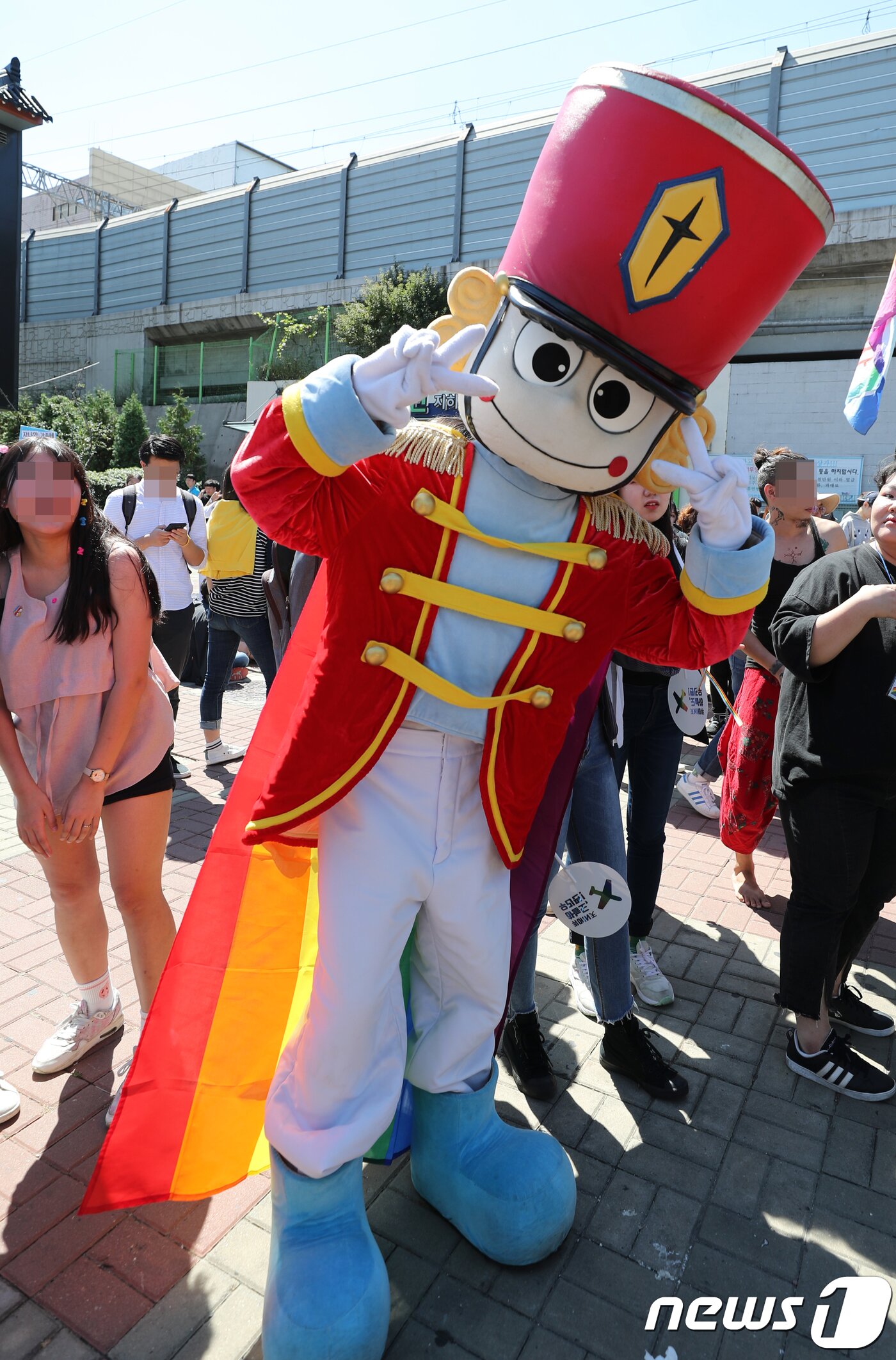 본문 이미지 - 8일 오후 인천시 동인천역 북광장에서 인천퀴어문화축제가 열리고 있다.2018.9.8/뉴스1 ⓒ News1 정진욱 기자