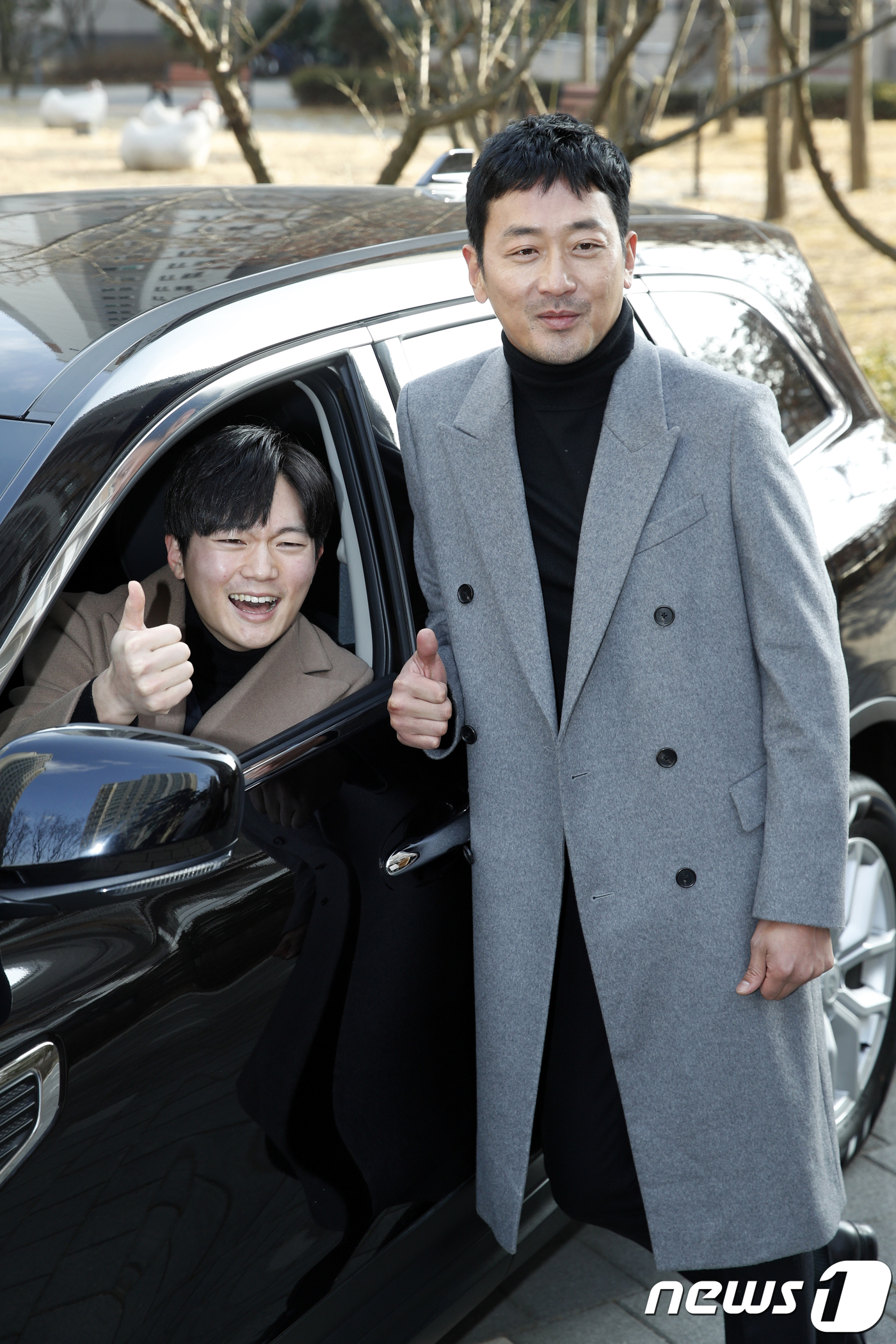 (서울=뉴스1) 안은나 기자 = 국내 최대 직영 중고차 기업 K Car(케이카)의 광고모델 배우 하정우가 지난 10일 오후 경기 김포 한강신도시의 한 아파트에서 내차사기 홈서비스를 …