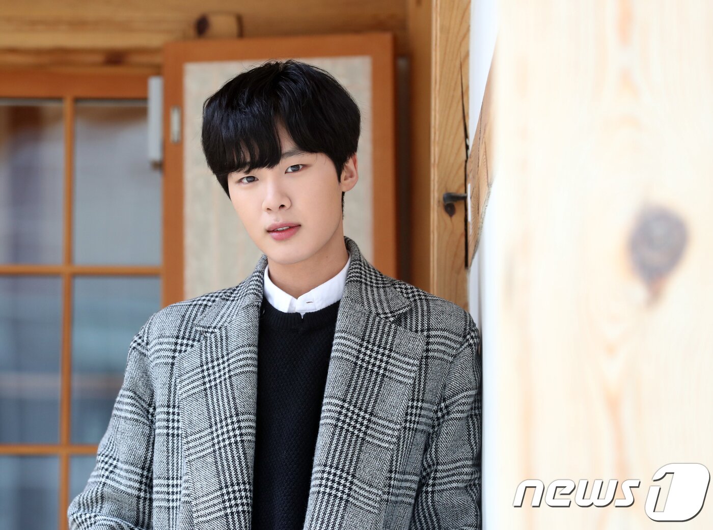 본문 이미지 - 드라마 스카이캐슬에 출연하는 배우 김동희가 뉴스1과 인터뷰를 하고 있다. /뉴스1 ⓒ News1 송원영 기자