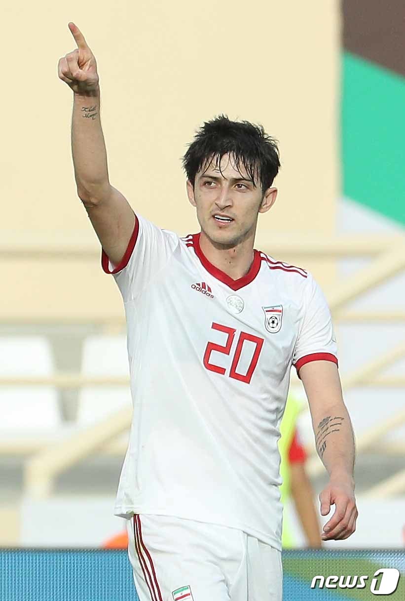 (아부다비(UAE)=뉴스1) 신웅수 기자 = 이란 축구대표팀 사르다르 아즈문이 12일 오후(현지시간) 아랍에미리트연합(UAE) 알냐얀 스 타디움에서 열린 2019 아시아축구연맹(A …