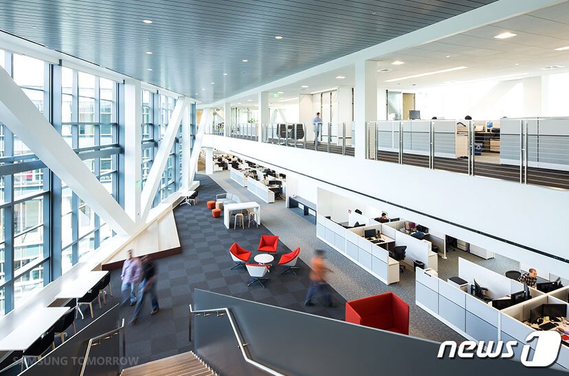 본문 이미지 - 미국 캘리포니아주 실리콘밸리 노스 산호세에 위치한 삼성전자 DS(디바이스솔루션)부문 미주총괄 사옥의 내부모습.(삼성전자 제공) ⓒ News1