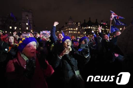 (런던 AFP=뉴스1)  김정한 기자 = 브렉시트(영국의 유럽연합 탈퇴) 합의안에 대한 영국 하원의 승인 투표가 15일(현지시간)찬성 202표, 반대 432표로 부결시켰다. 찬성표 …