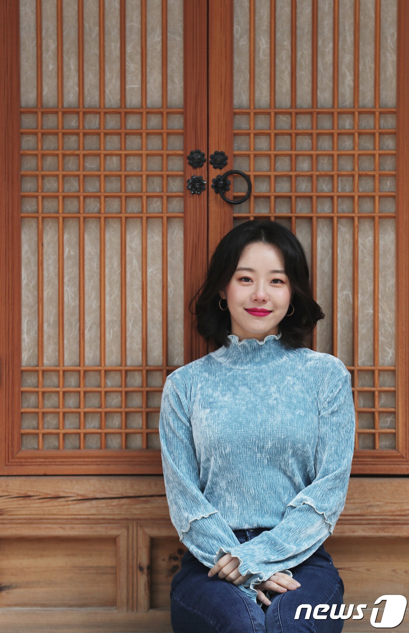 본문 이미지 - 드라마 알함브라 궁전의 추억에 출연한 배우 이시원이 뉴스1과 인터뷰를 하기 전 포즈를 취하고 있다. /뉴스1 ⓒ News1 이재명 기자