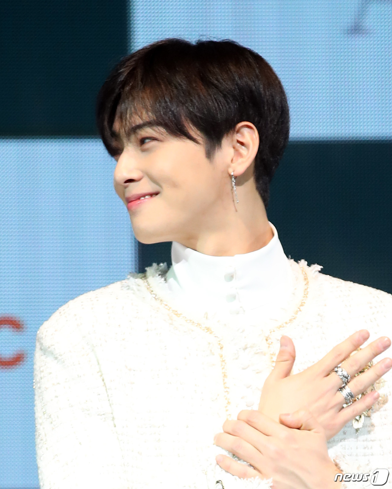 (서울=뉴스1) 권현진 기자 = 그룹 아스트로(ASTRO) 차은우가 16일 오후 서울 강남구 삼성동 코엑스 아티움에서 열린 첫 정규 앨범 ‘올 라잇(All Light)’ 발매 기념 …