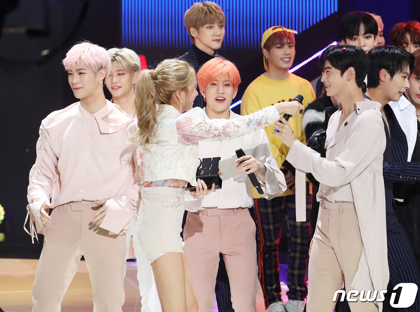 여자친구 소원, 차은우씨 노래 같이 불러주세요 - 뉴스1