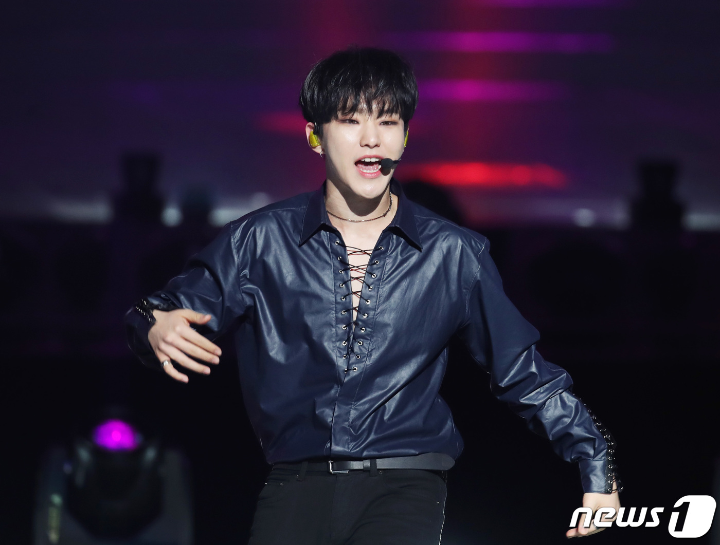 (서울=뉴스1) 권현진 기자 = 세븐틴 호시가 23일 서울 송파구 잠실실내체육관에서 열린 ‘제8회 가온차트 뮤직 어워즈’에 참석해 화려한 공연을 선보이고 있다.올해로 8회째를 맞는 …