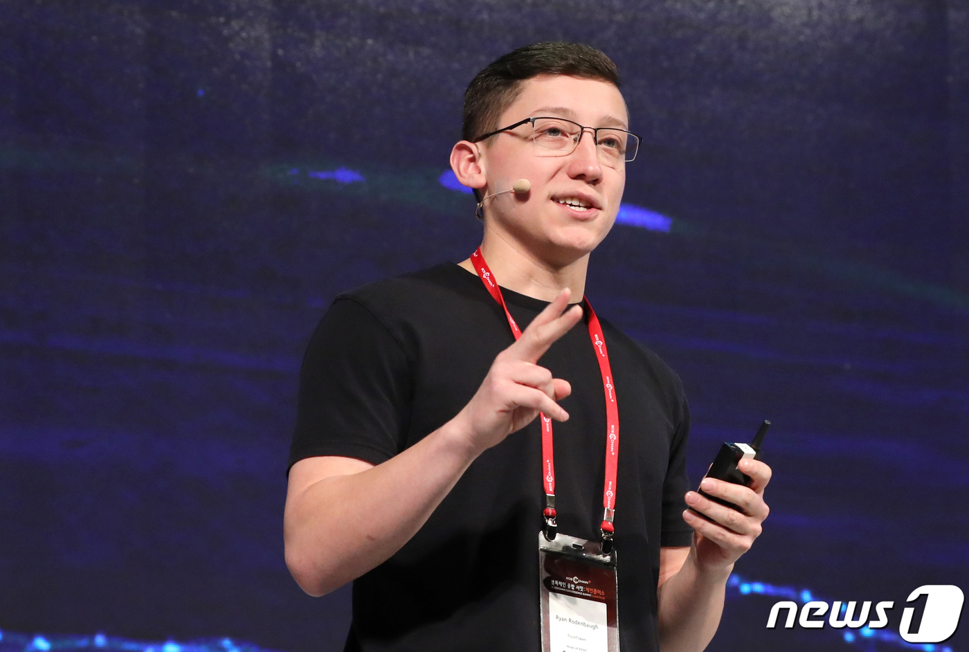 (서울=뉴스1) 이광호 기자 = 라이언 로덴바흐 트러스트토큰&트루유에스디 아시아태평양 총괄이 24일 서울 용산구 드래곤시티에서 열린 머니투데이방송(MTN)·체이너스 공동주최 '20 …