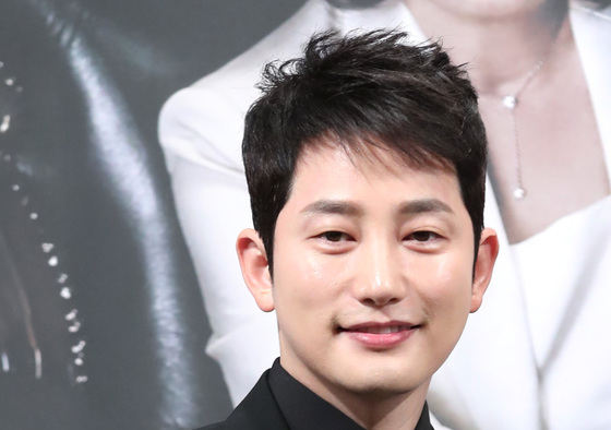 "박시후가 내 남편에 여자 소개해 가장 파탄" 폭로…박 측 "사실무근"