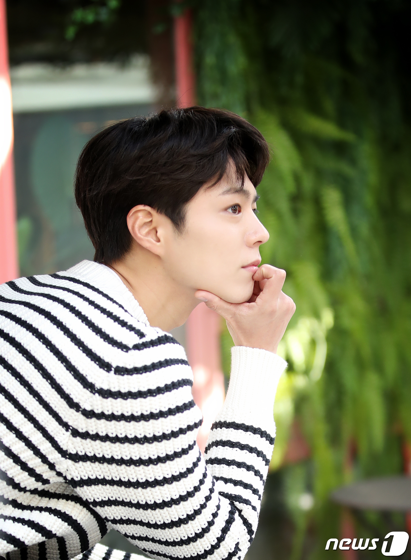 (서울=뉴스1) 권현진 기자 = 배우 박보검이 28일 서울 강남구 압구정 한 카페에서 열린 뉴스1과의 인터뷰에 앞서 포즈를 취하고 있다.박보검은 최근 인기리에 종영한 tvN 수목드 …