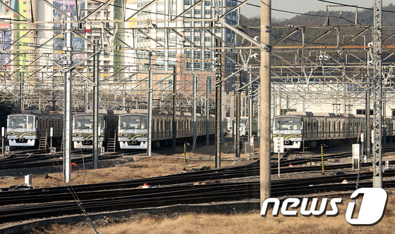 경기도 의정부시 장암역에서 7호선 열차가 대기하고 있다. /뉴스1 © News1 황기선 기자