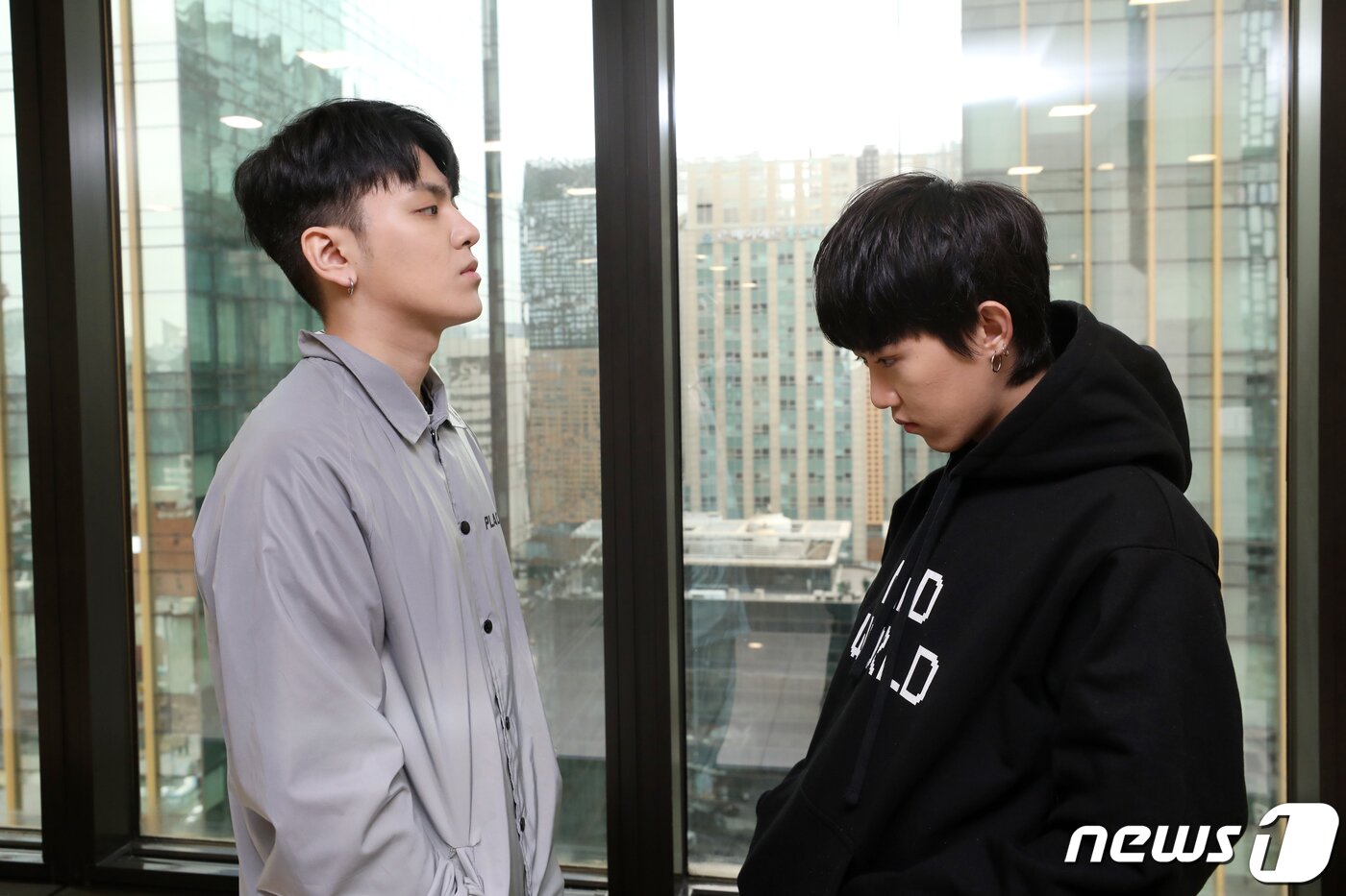 본문 이미지 - 힙합 프로듀서팀 그루비룸(Groovyroom)의 박규정(왼쪽)과 이휘민 / 뉴스1 ⓒ News1 안은나 기자