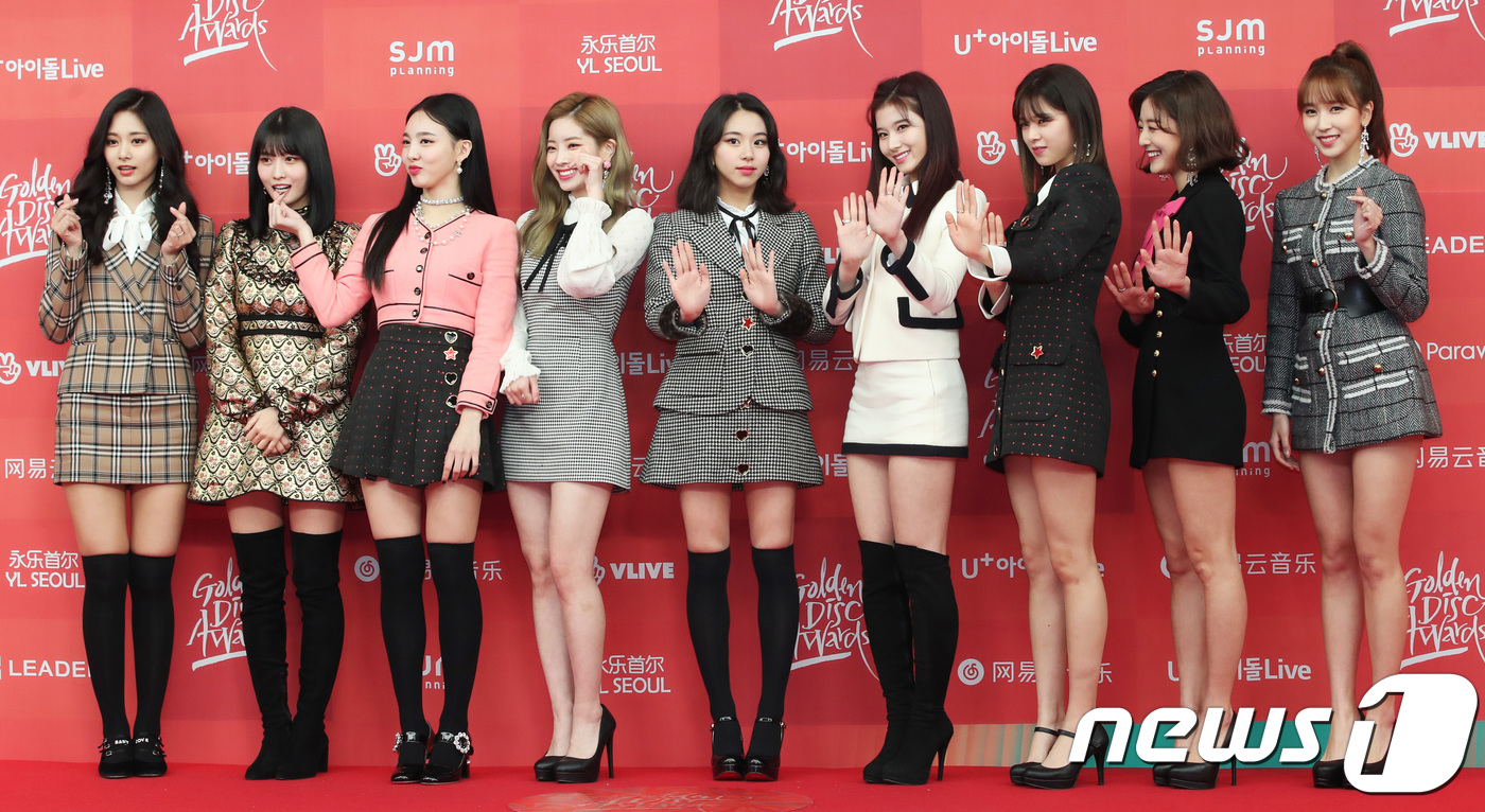 (서울=뉴스1) 권현진 기자 = 트와이스가 6일 오후 서울 구로구 고척스카이돔에서 열린 ‘제33회 골든디스크어워즈’ 레드카펫 행사에 참석해 포즈를 취하고 있다. 2019.1.6./ …