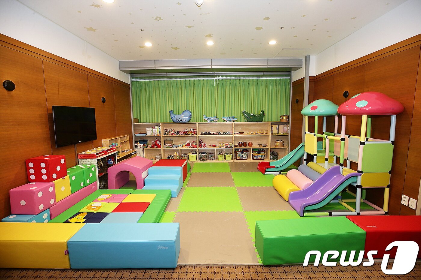 본문 이미지 - 하이하우 캐릭터 층 놀이방 ⓒ News1 