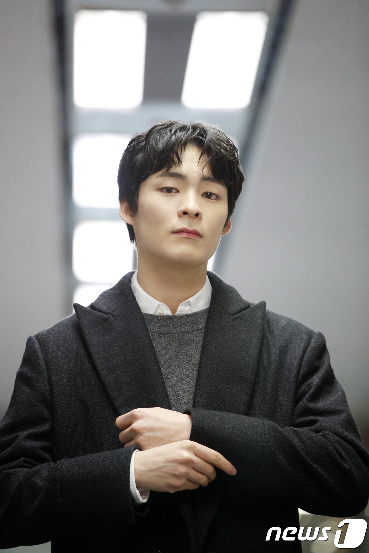 본문 이미지 - JTBC 드라마 'SKY캐슬(스카이캐슬)'에서 박영재 역을 맡은 배우 송건희가 뉴스1과의 인터뷰에서 포즈를 취하고 있다. /뉴스1 ⓒ News1 안은나 기자