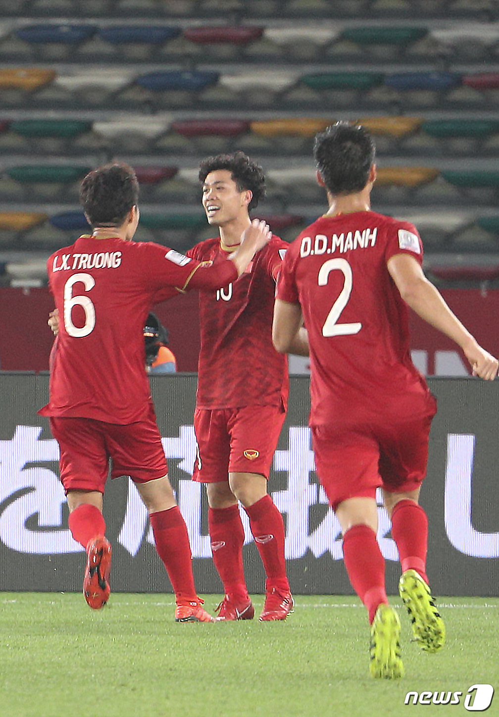 (아부다비(UAE)=뉴스1) 신웅수 기자 = 박항서 감독이 이끄는 베트남 축구대표팀 응우옌 콩 푸엉이 8일 오후 아랍에미리트 아부다비 자예드 스포츠 시티 스타디움에서 열린 2019 …