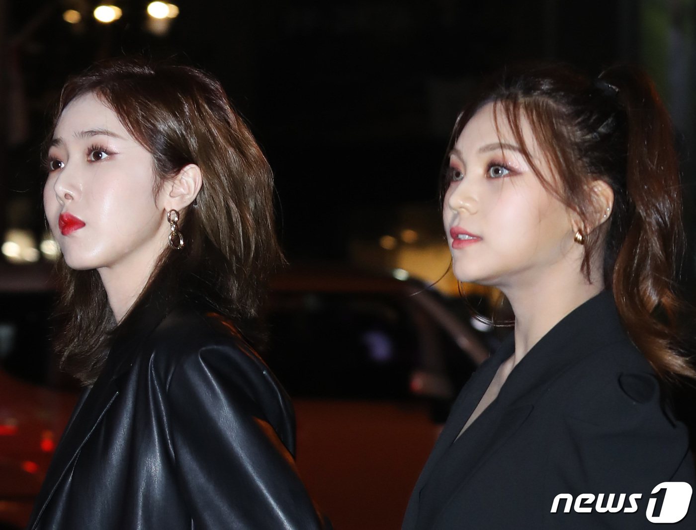 (서울=뉴스1) 권현진 기자 = 여자친구 신비, 엄지(오른쪽)가 1일 오후 서울 논현동 한 매장에서 열린 한 뷰티 행사에 참석하고 있다. 2019.10.1/뉴스1