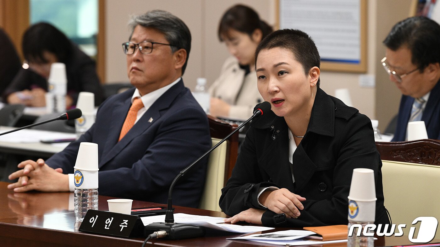 본문 이미지 - 이언주 무소속 의원이 10일 오후 대구지방경찰청에서 열린 국회 행정안전위원회의 대구경찰청에 대한 국정감사에서 개구리소년 실종사건 수사 진행 상황에 대해 질의하고 있다. 2019.10.10/뉴스1 ⓒ News1 공정식 기자