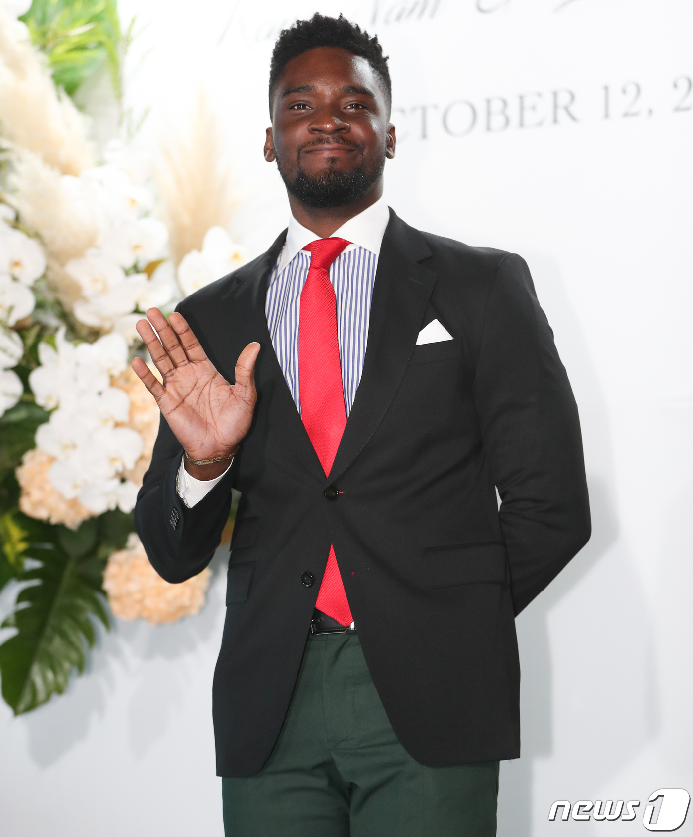 (서울=뉴스1) 허경 기자 = 방송인 샘 오취리가 12일 서울 광진구 비스타 워커힐 비스타홀에서 열린 강남·이상화 결혼식에서 포즈를 취하고 있다. 2019.10.12/뉴스1