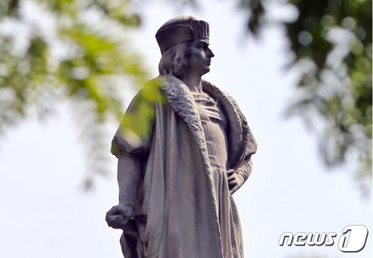 본문 이미지 - 크리스토퍼 콜럼버스 동상 ⓒ 뉴스1