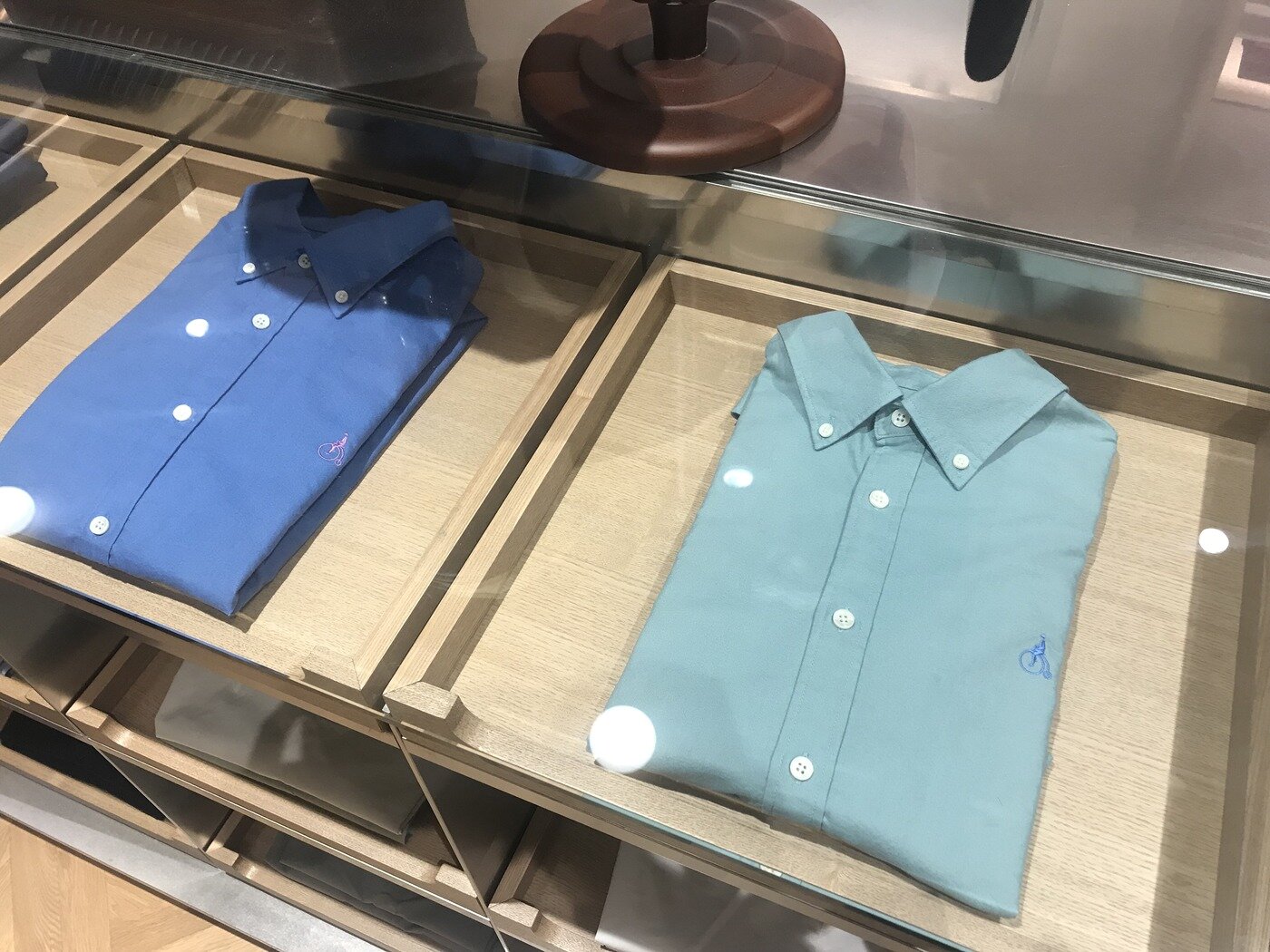 본문 이미지 - 빈폴의 새 자전거 로고가 새겨진 셔츠.ⓒ 뉴스1