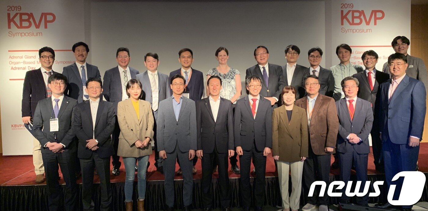 본문 이미지 - 한국수의임상포럼은 지난 13일 인터컨티넨탈 서울 코엑스에서 '부신'을 주제로 '2019 KBVP 심포지엄'을 진행했다. ⓒ 뉴스1