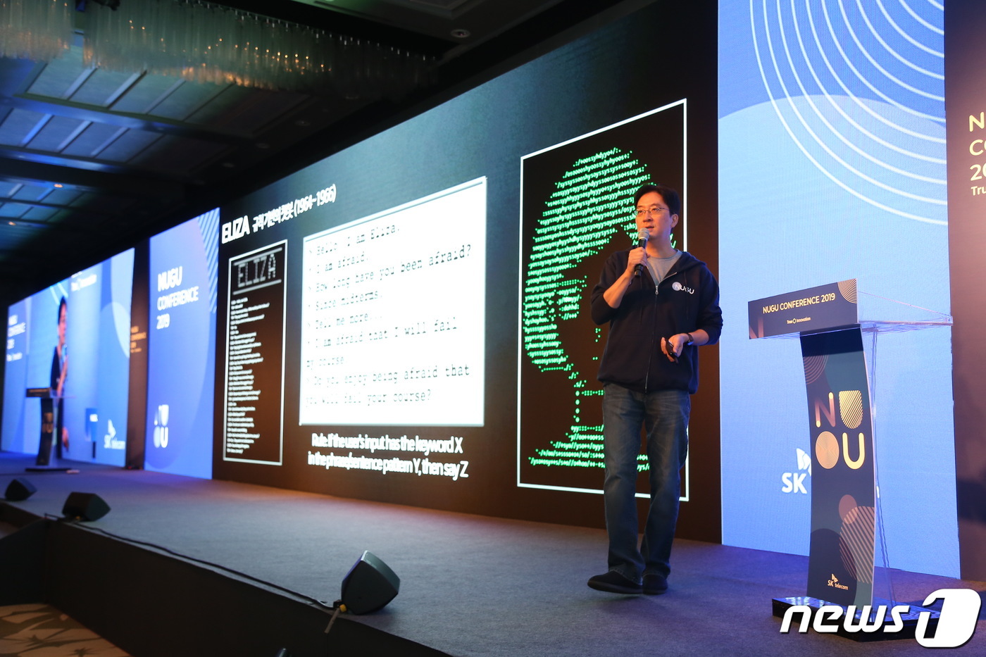 (서울=뉴스1) = 김윤 SK텔레콤 AI(인공지능) 센터장이 16일 서울 강남구 삼성동 인터컨티넨탈 코엑스 호텔에서 열린 '누구(NUGU) 컨퍼런스 2019'에서 설명을 하고 있다 …