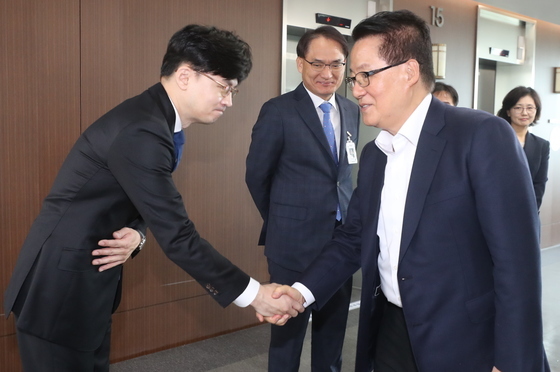 박지원 "뭘 알아야 한동훈과 싸우지…정부, 지뢰·北포로 닥치고 설명하라"