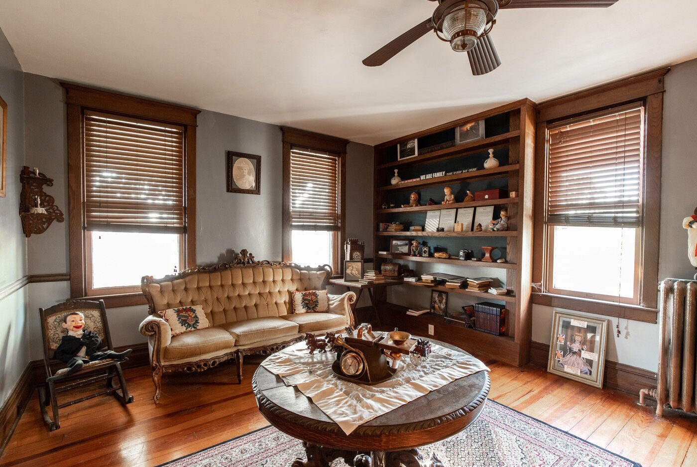 본문 이미지 - 연합군 병사인 옛 주인의 발자국 소리를 들을 수 있는 집