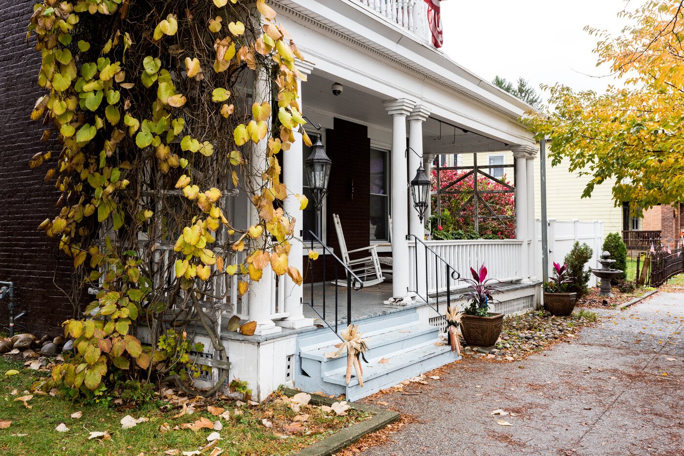 본문 이미지 - 짓궂은 유령들이 출몰한다고 알려진 엔슬린 저택