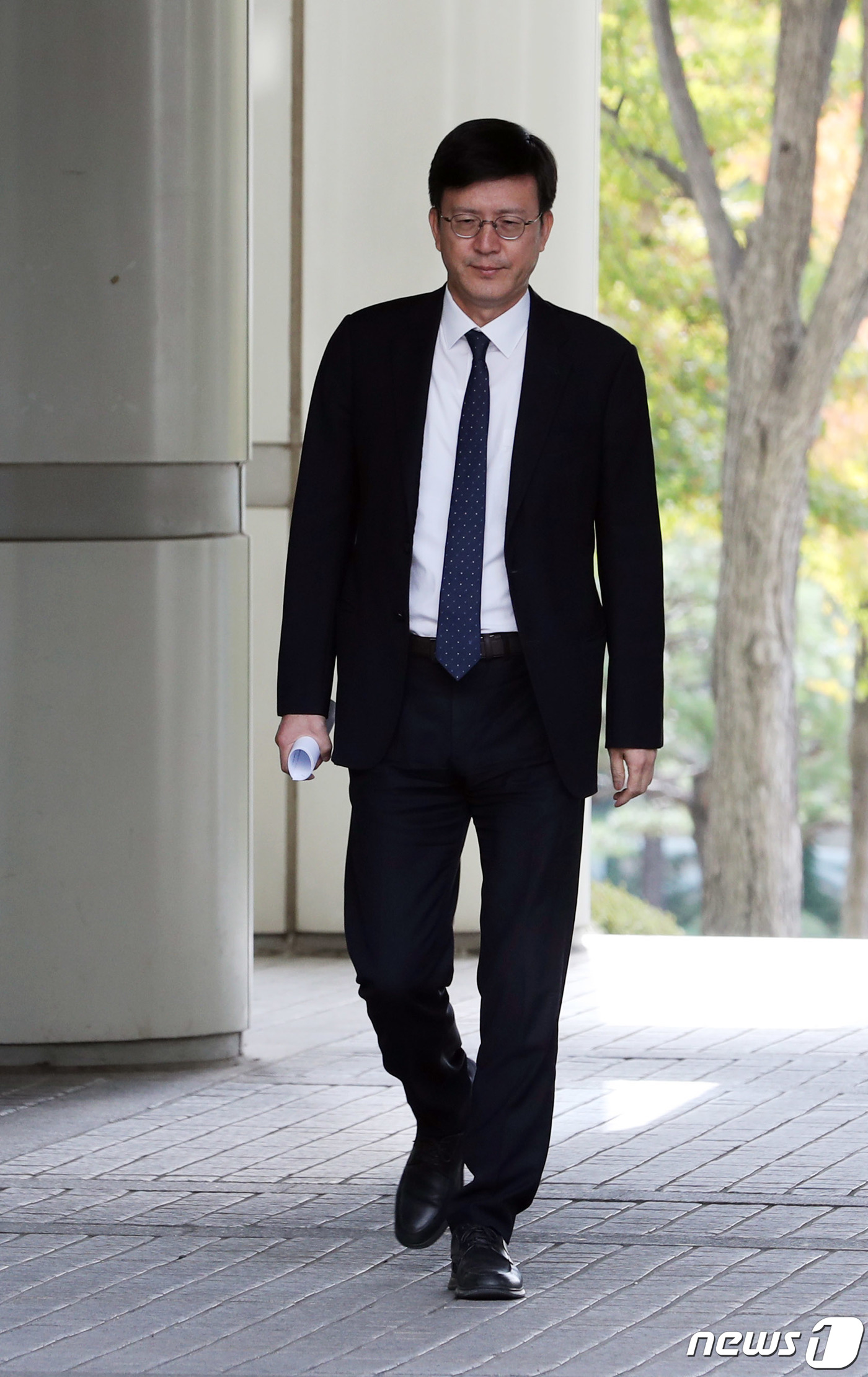 (서울=뉴스1) 이재명 기자 = 조국 법무부 장관의 부인 정경심 동양대 교수 변호인 김종근 변호사가 18일 오전 서울 서초구 서울중앙지방법원에서 열린 사문서위조 1회 공판준비기일에 …