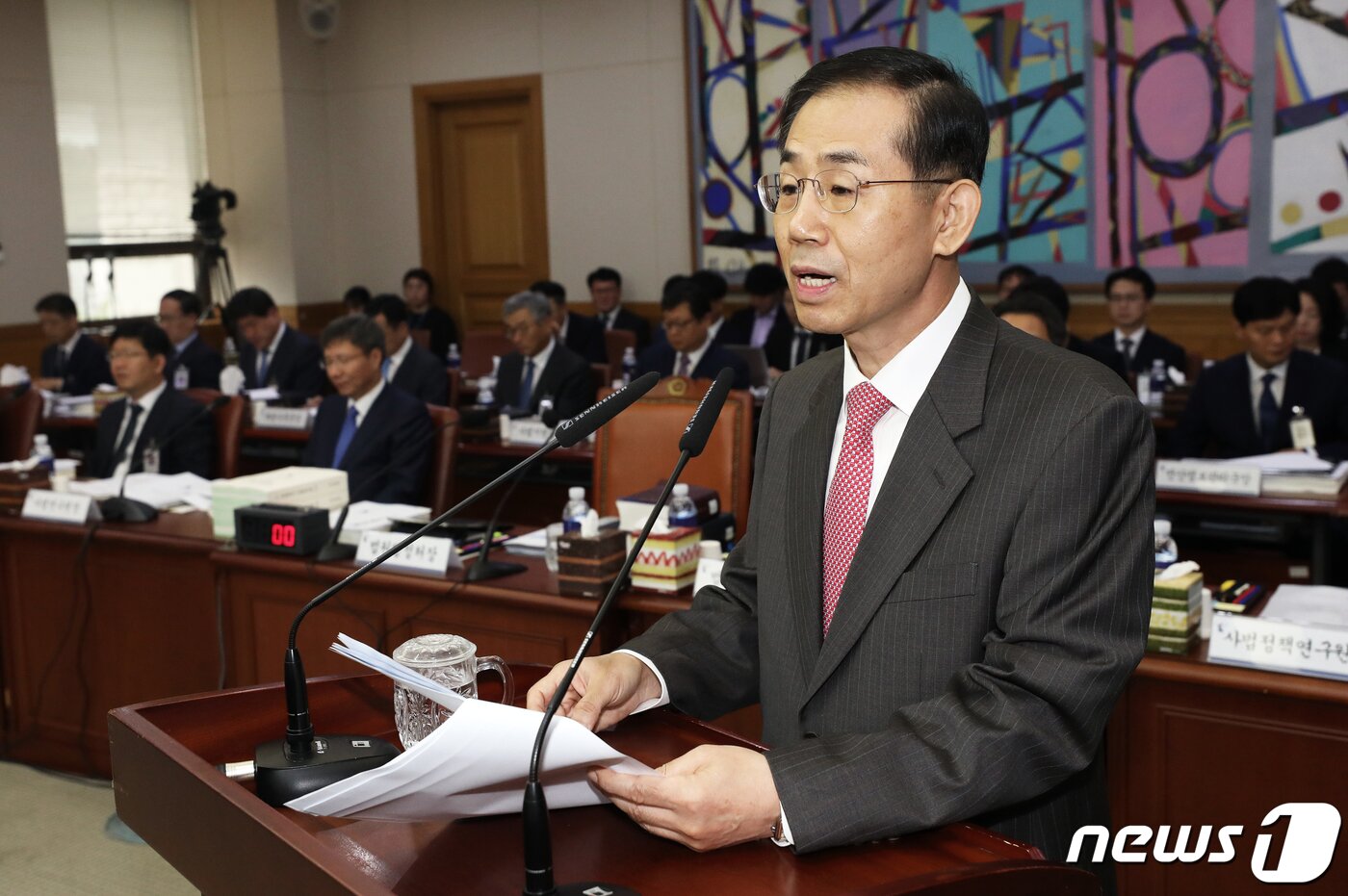 본문 이미지 - 20대 국회 마지막 국정감사가 막을 올린 지난 2일 서울 서초구 대법원에서 열린 법제사법위원회의 대법원(법원행정처) 등에 대한 국정감사에서 조재연 법원행정처장이 업무보고를 하고 있다. 2019.10.2/뉴스1 ⓒ News1 오대일 기자